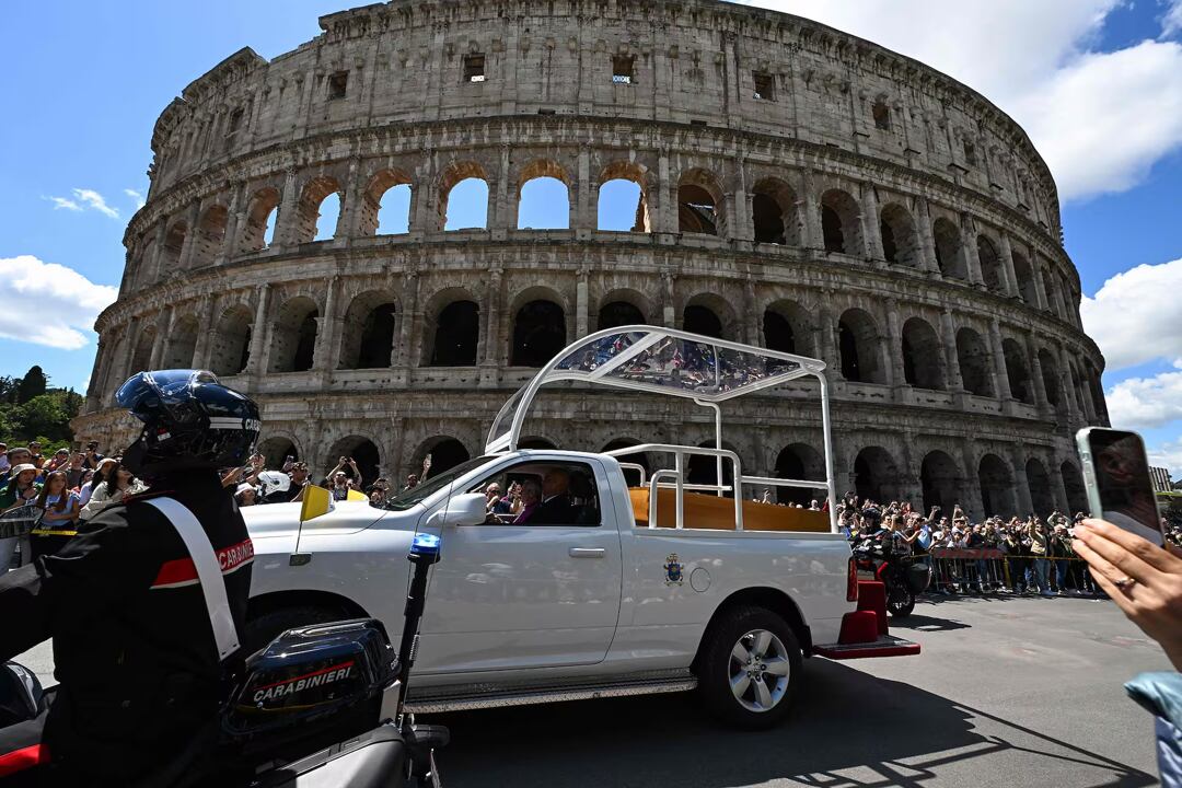 Papa Francisco: Así fue su entierro en medio de una multitud de personas que lo despidió en Roma. ALBERTO PIZZOLI /AFP