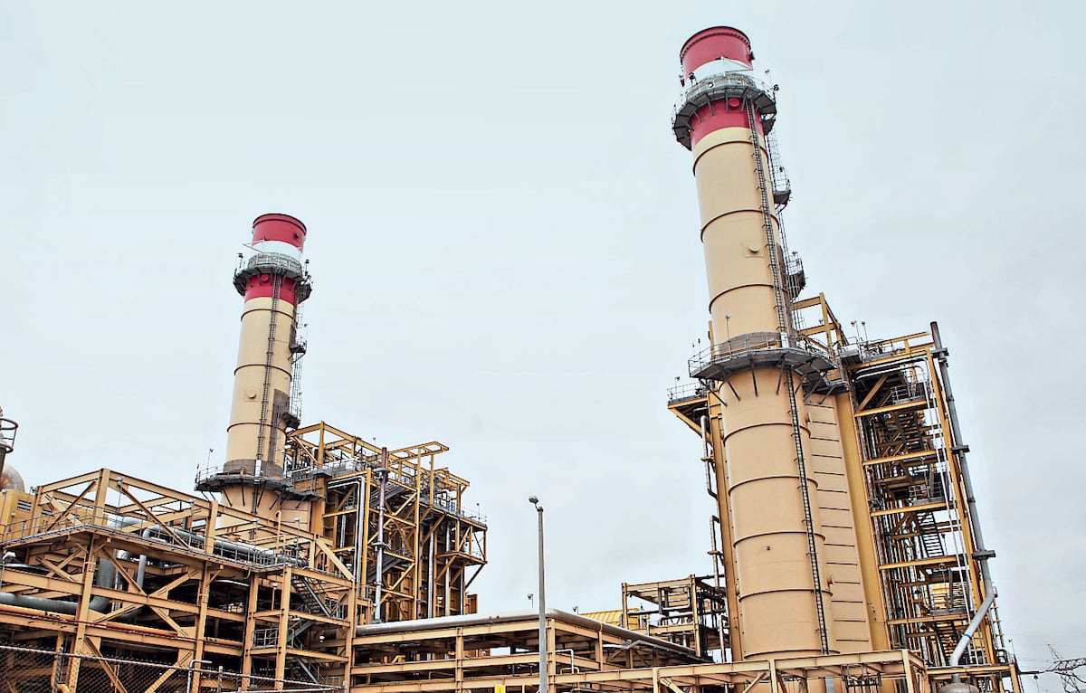 En sistemas eléctricos modernos, las centrales térmicas a gas permiten respaldar la variabilidad de fuentes como la solar o la eólica.