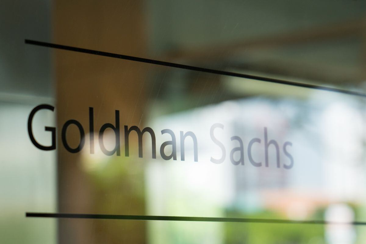 El sábado 22 de diciembre de 2018, en Singapur, se exhibe un cartel de Goldman Sachs Group Inc. en el edificio One Raffles Link, que alberga una de las oficinas de Goldman Sachs (Singapore) Pte.