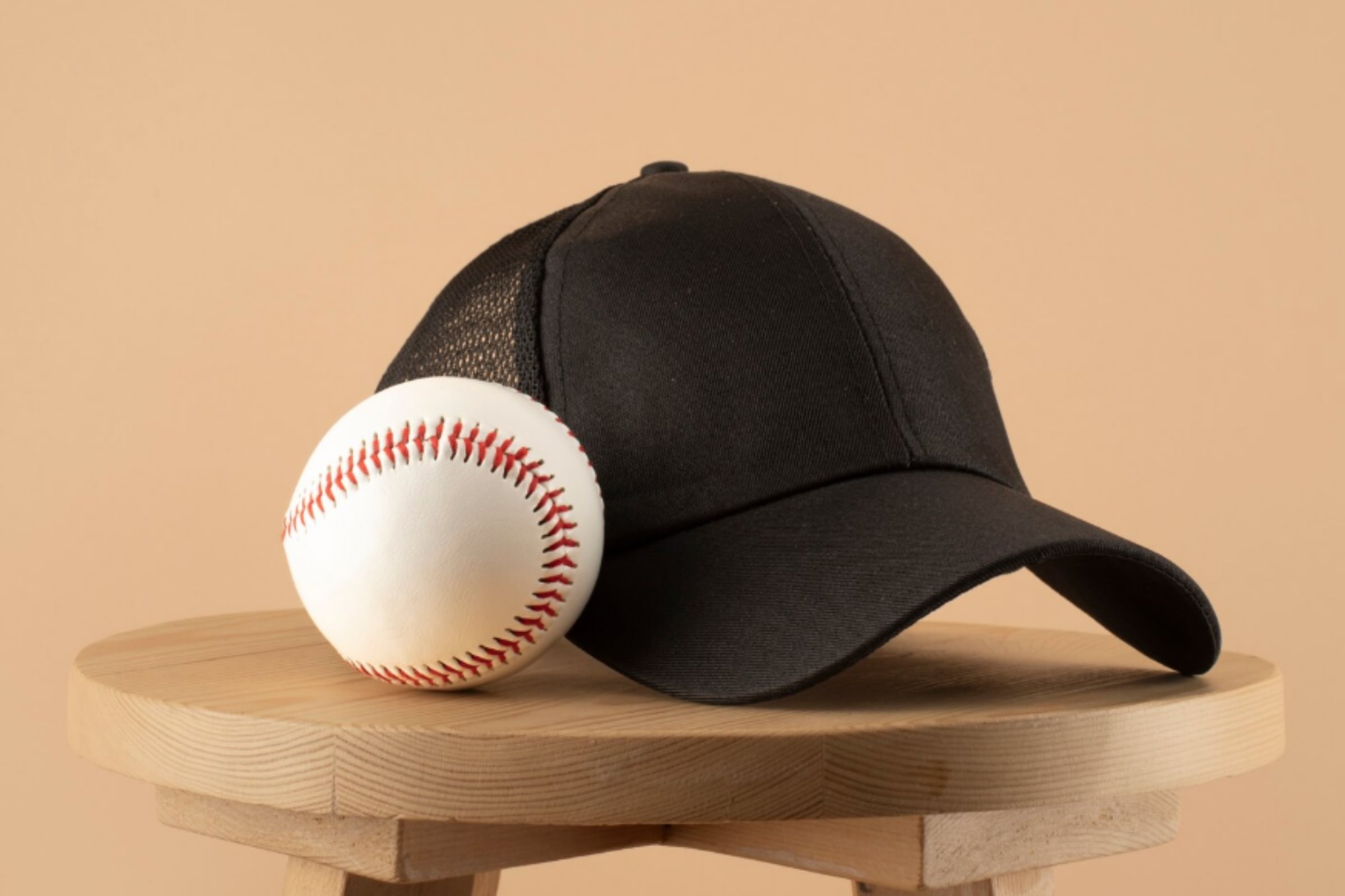 Se espera que los oficiales de Dallas usen gorras de béisbol en sus operativos. (Crédito: Magnific / Imagen referencial)