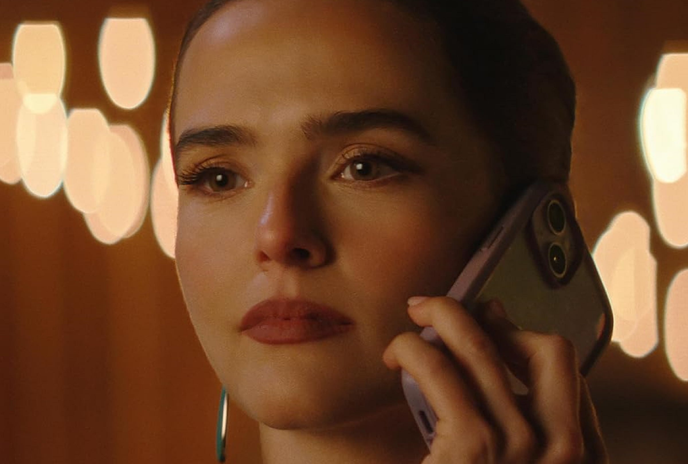 En "Voicemails for Isabelle", Jill (Zoey Deutch) lidia con la muerte de su hermana enviándole mensajes de voz a su antiguo número (Foto: Netflix)
