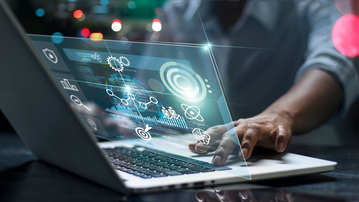 De acuerdo con expertos consultados por Gestión, existe el desafío de desarrollar profesionales capaces de incorporar estas herramientas en sus áreas de especialidad y actualizar sus conocimientos de manera continua. Foto: referencial