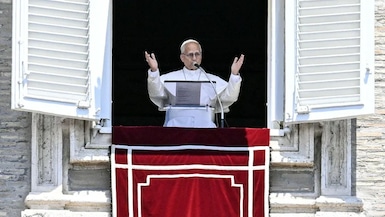 El papa León XIV volvió a expresar su solidaridad con las víctimas y envió un mensaje de aliento a quienes participan en las labores de rescate.Foto: EFE/EPA/Riccardo Antimiani