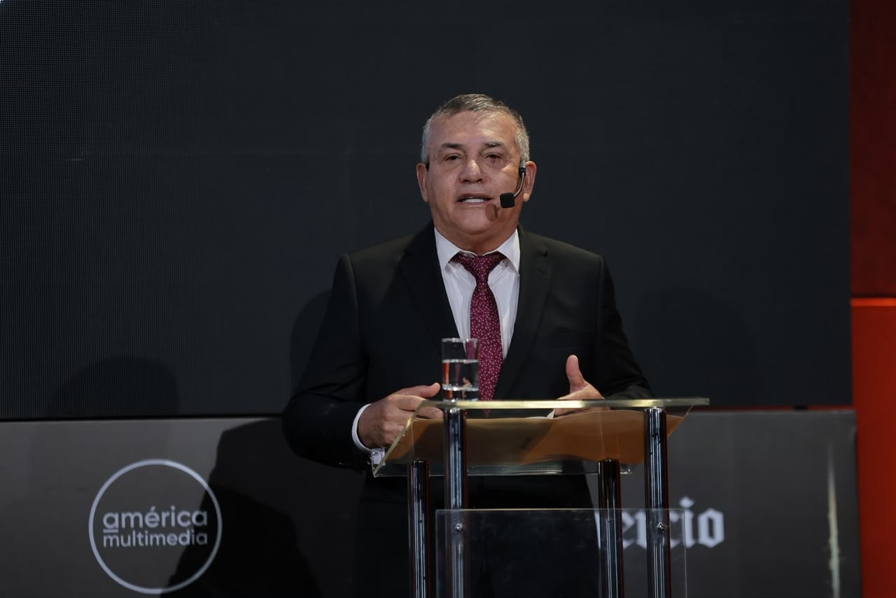 El candidato de Podemos Perú, Daniel Urresti, presentó sus planes de gobierno en seguridad y transporte en debate organizado por El Comercio y América Multimedia. Foto: Hugo Pérez