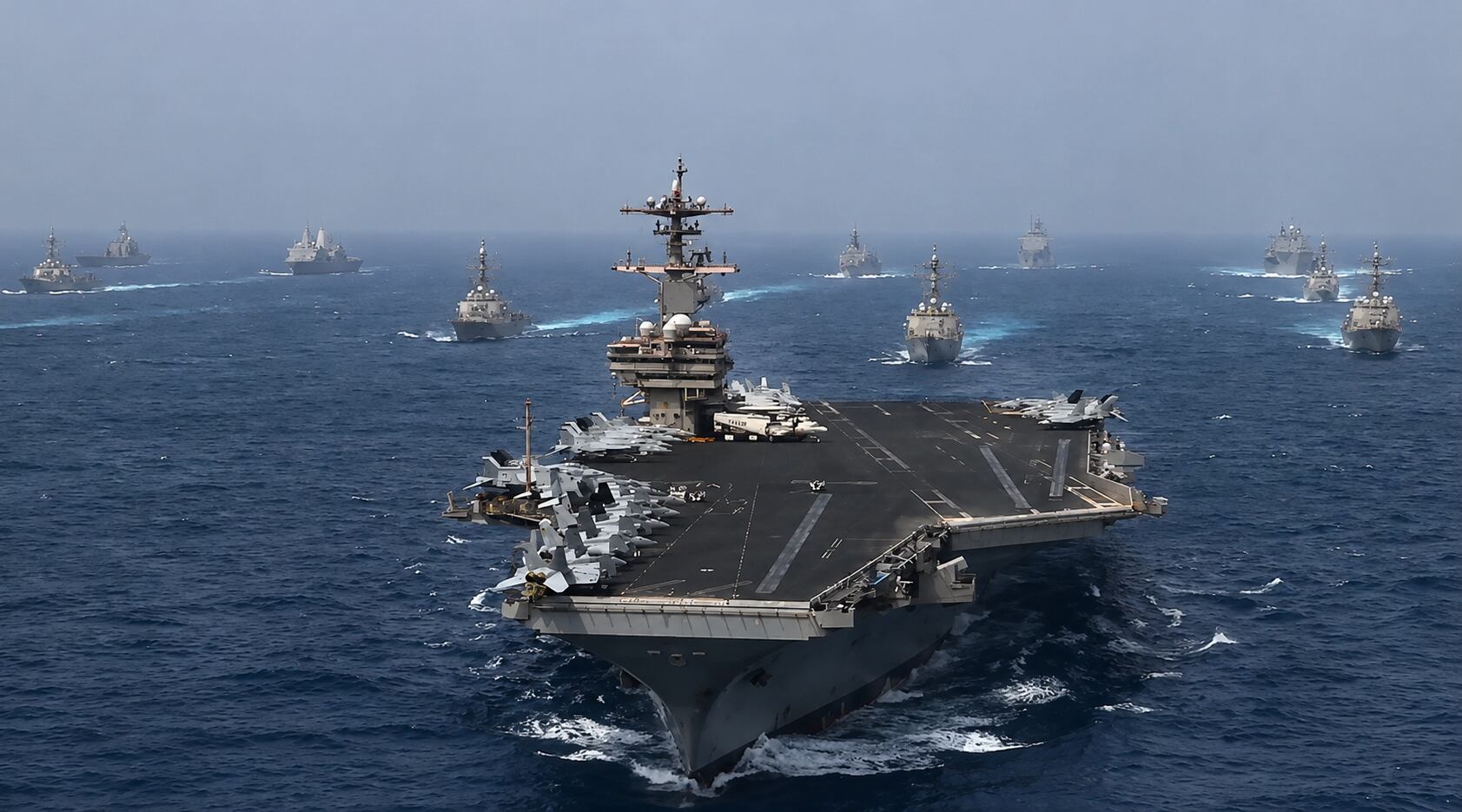 La combinación de fuerzas iranís y rebeldes Yemenís han establecido el bloqueo completo de los estrechos de Ormuz y Bab el-Mandeb. (Centcom / X).