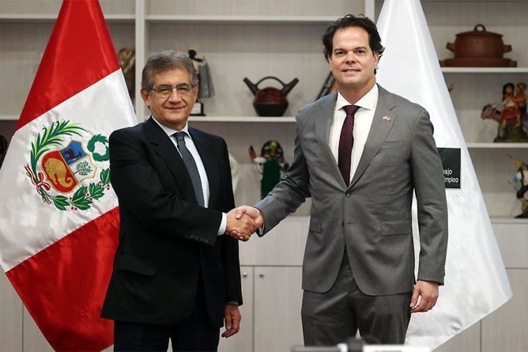 Ministro Juan Sheput se reunió con el embajador de los EE. UU. en el Perú, Bernie Navarro. (Foto: El Peruano)