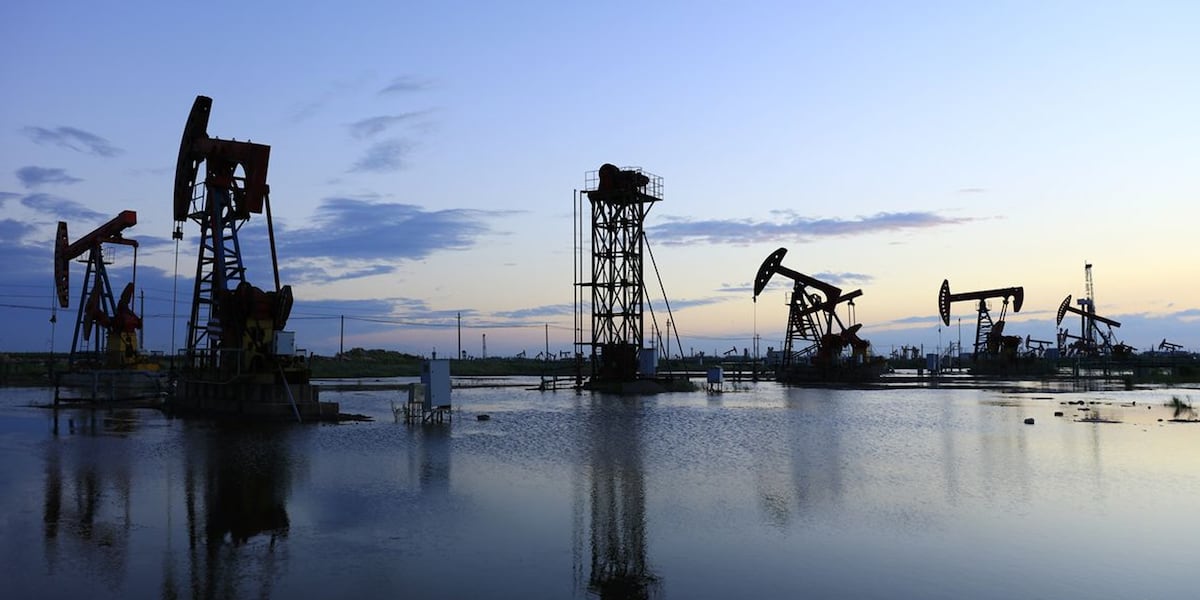 En virtud de las sanciones impuestas por la UE, que entrarán en vigor en diciembre, se prohibirán en todo el mundo los seguros y otros servicios financieros cruciales para los envíos de petróleo ruso. (Foto: iStock).