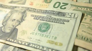 El dólar cayó tras dos alzas sucesivas