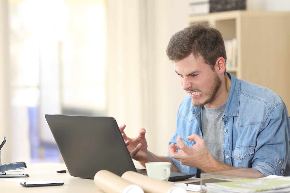 Esperar varios segundos para abrir un programa o archivo pesado no parece grave, pero esas demoras se acumulan y pueden representar horas perdidas al final de la semana. (Foto: iStock)