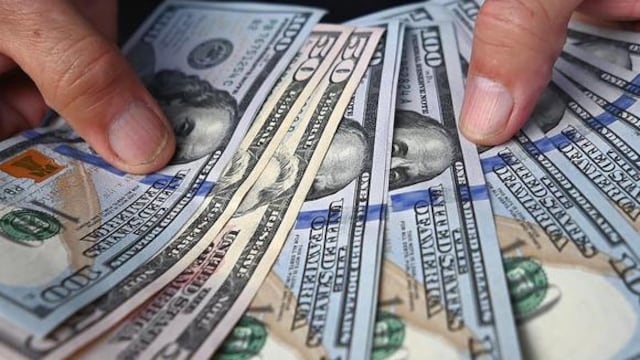 Dólar llega a los S/ 4 en medio de cambios ministeriales por denuncias