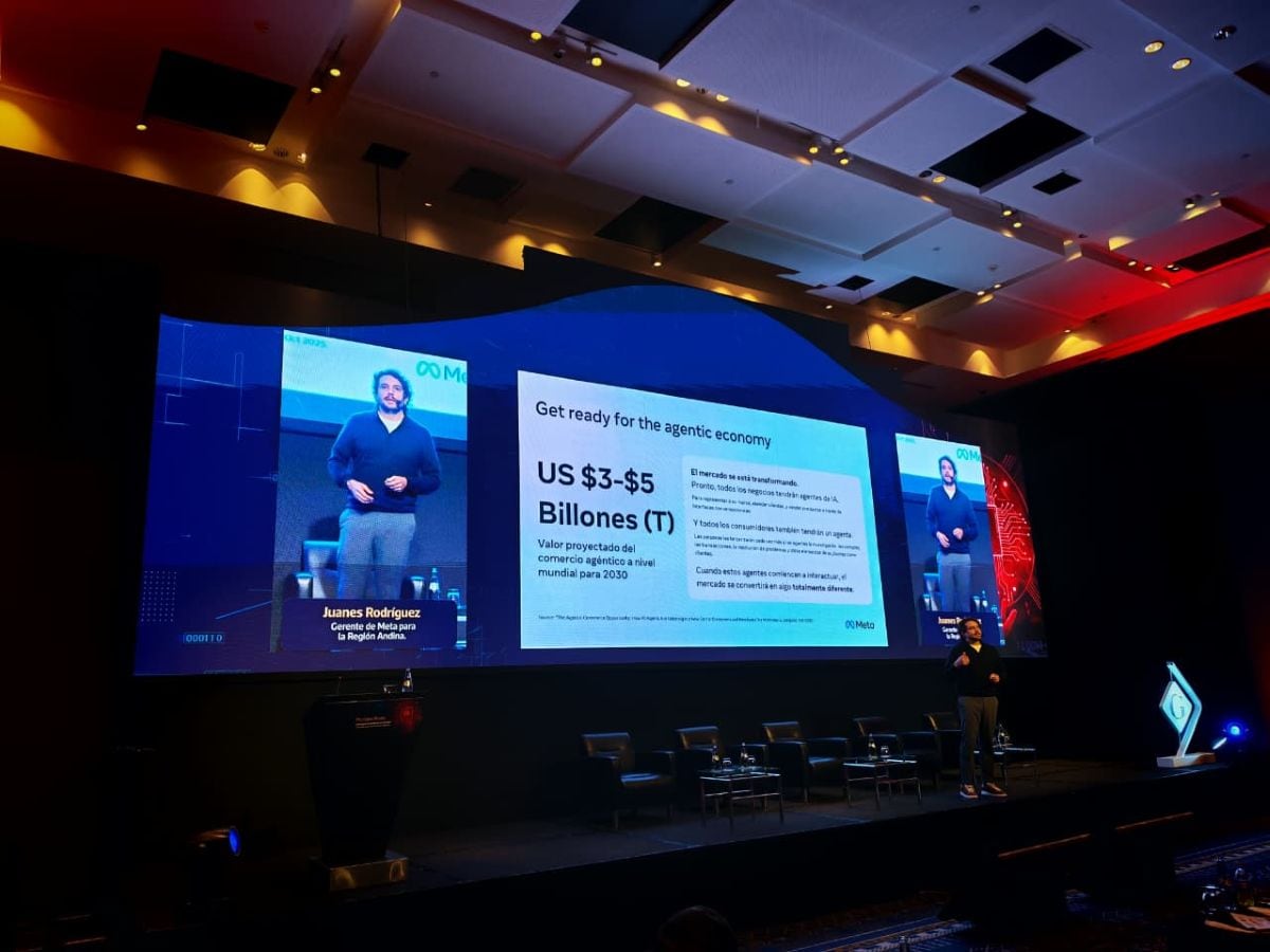 Juanes Rodriguez, General Manager Andean de Meta, explicó cómo la IA busca transformar las conversaciones entre empresas y clientes en nuevas oportunidades de negocio. Foto: Gestión.