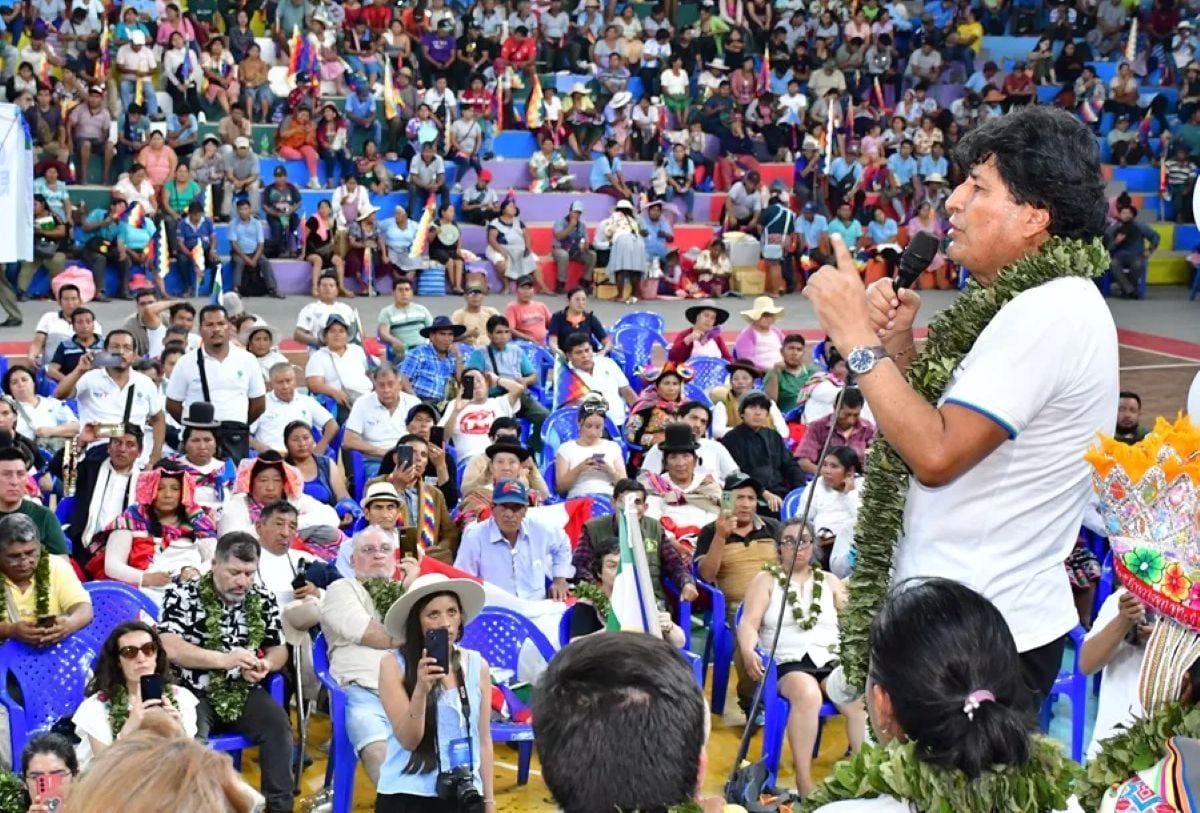 Seguidores de Evo Morales intensificaron las protestas en La Paz y exigieron la salida del presidente Rodrigo Paz. Foto: EFE.