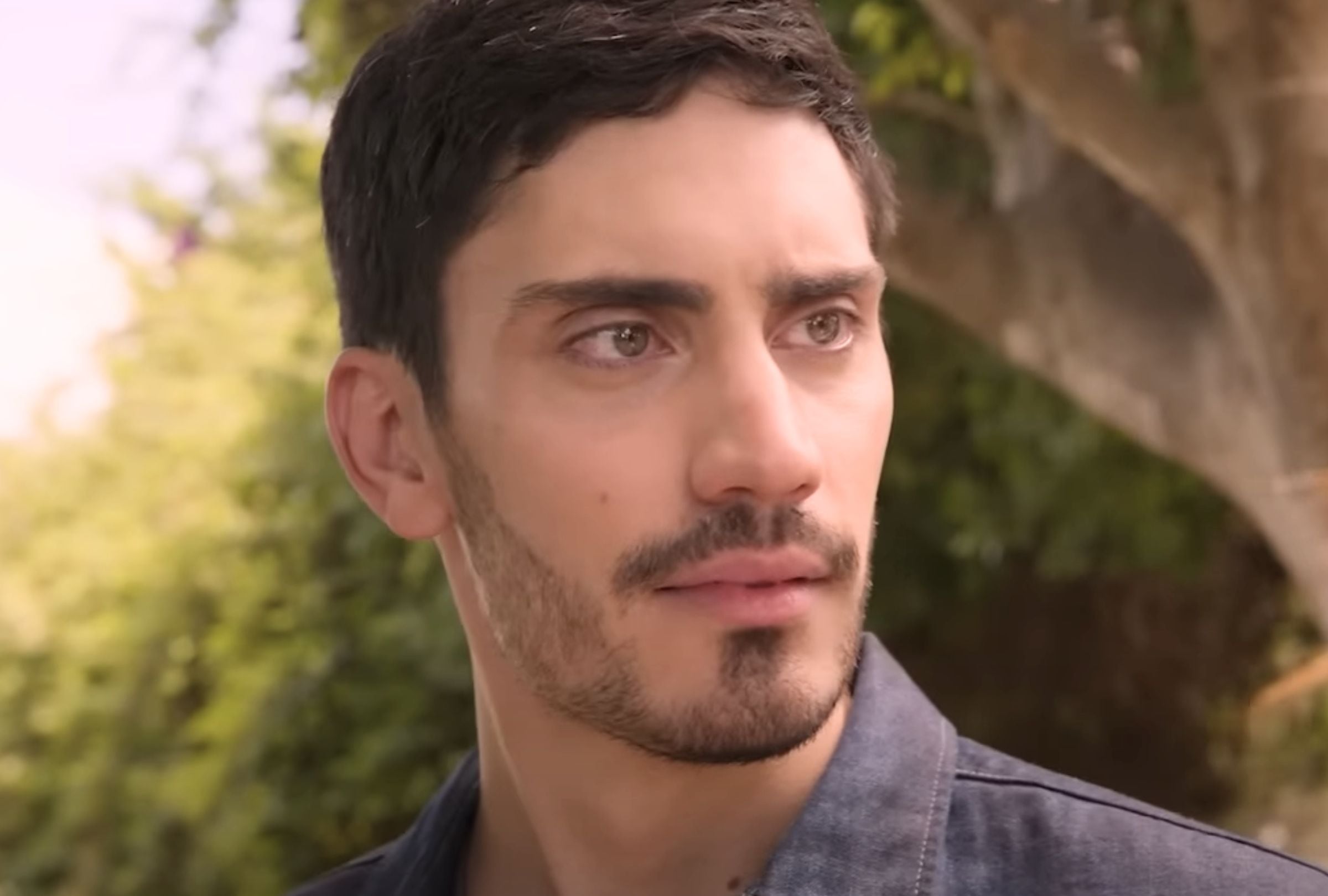 Iván Amozurrutia retoma el rol de Gabriel en la tercera temporada de la comedia mexicana "El niñero" (Foto: Netflix)