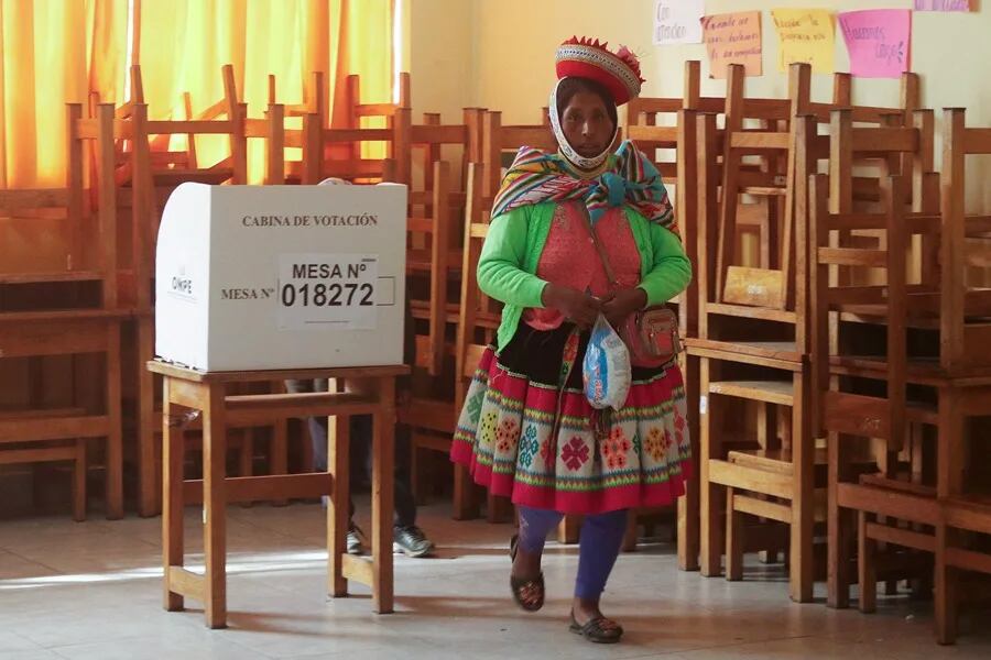 Los votos emitidos en el extranjero y en zonas de difícil acceso podrían resultar decisivos para definir al próximo presidente del Perú. Foto: EFE.