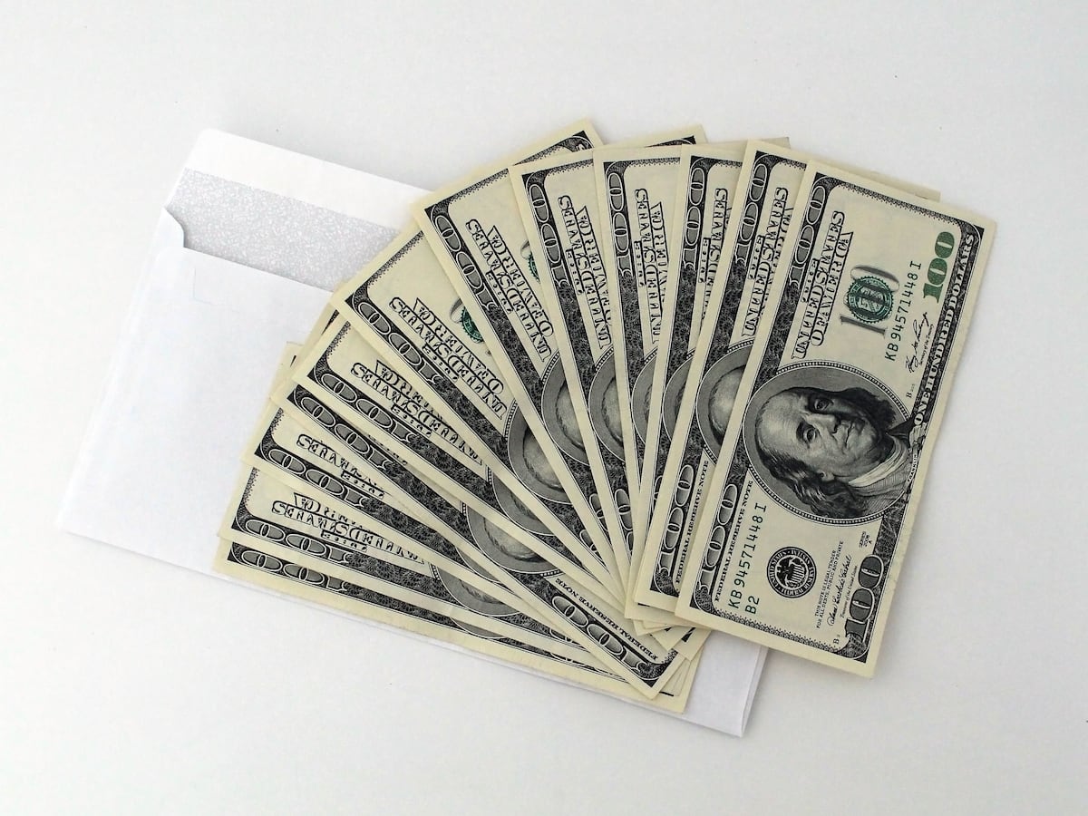 Los ingresos por los cheques de estímulos deberán ser incluidos en tu declaración de ingresos a la IRS y el monto de impuestos a pagar dependerá de cada situación particular (Foto: Freepik)