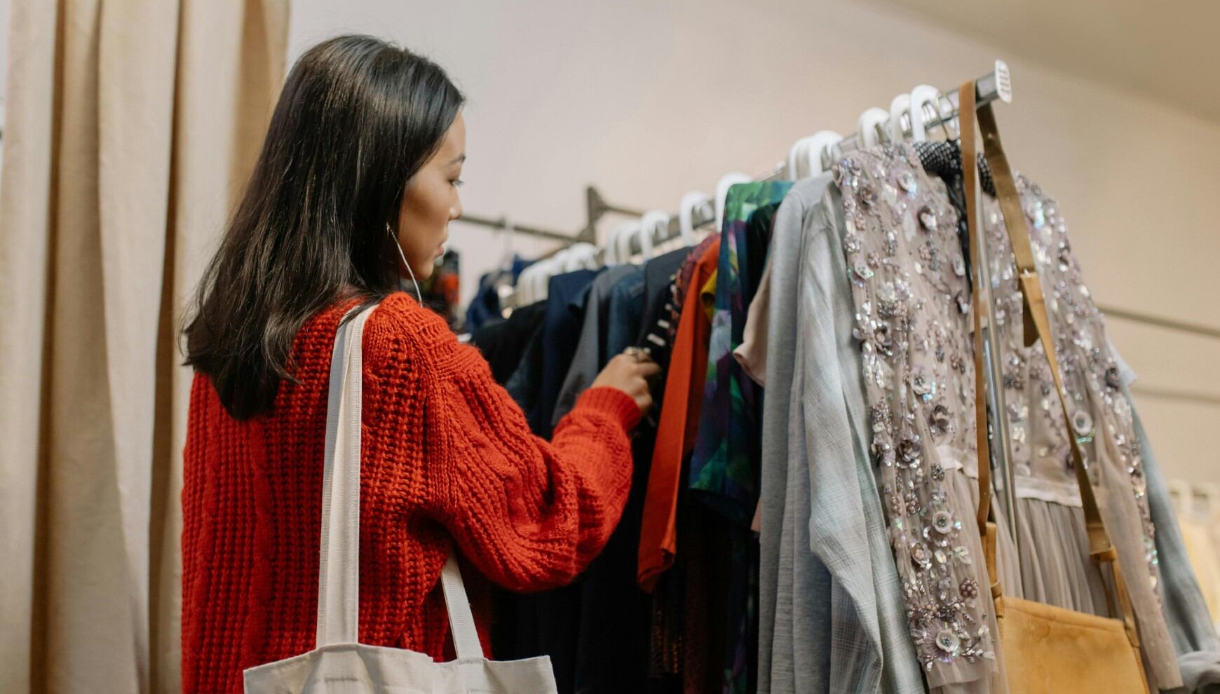 El fenómeno del thrift shopping está cambiando la forma en que las personas ven la moda y el consumo. (Pexels)