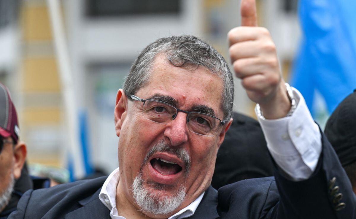 La tensión ha crecido en el Parlamento guatemalteco en las últimas horas debido a una disputa por las credenciales que está obstaculizando la toma de posesión de los nuevos legisladores. | Foto: JOHAN ORDONEZ / AFP