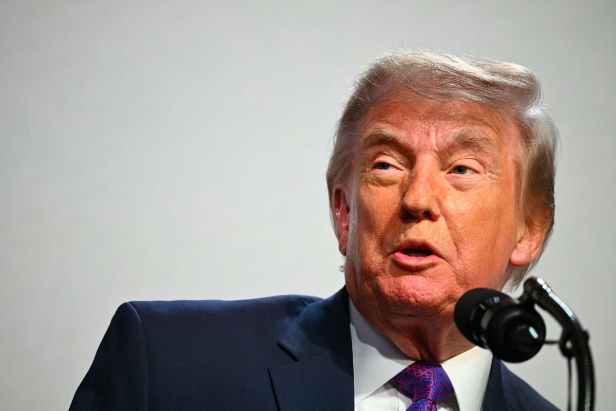 El presidente de Estados Unidos, Donald Trump, firmó una orden ejecutiva orientada a reforzar la revisión del estatus migratorio en el sistema financiero. Foto: Kent NISHIMURA / AFP