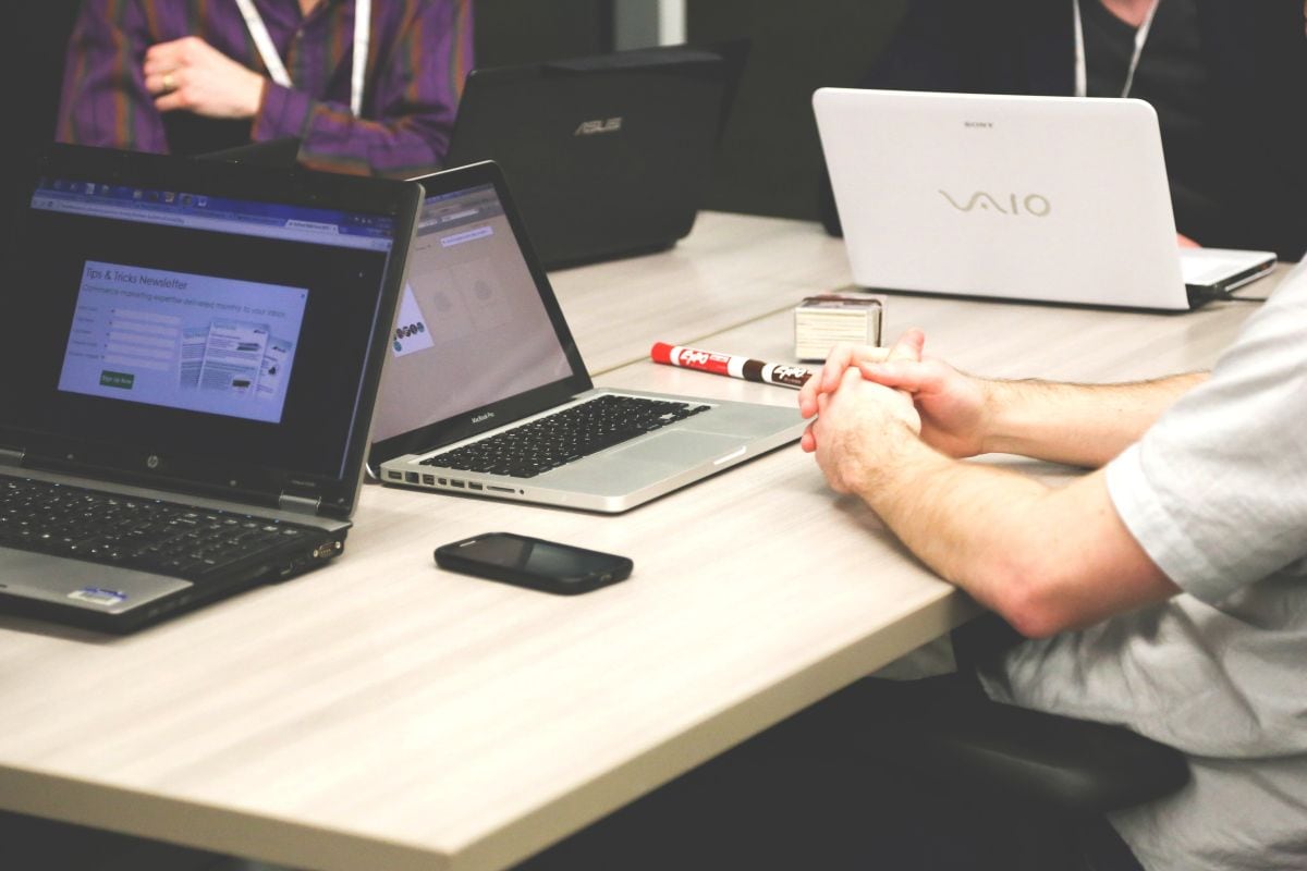Expertos advierten que una mala estrategia puede comprometer la expansión, el ingreso de inversionistas y el valor de uno de los principales activos de una empresa. Foto: Pixabay.
