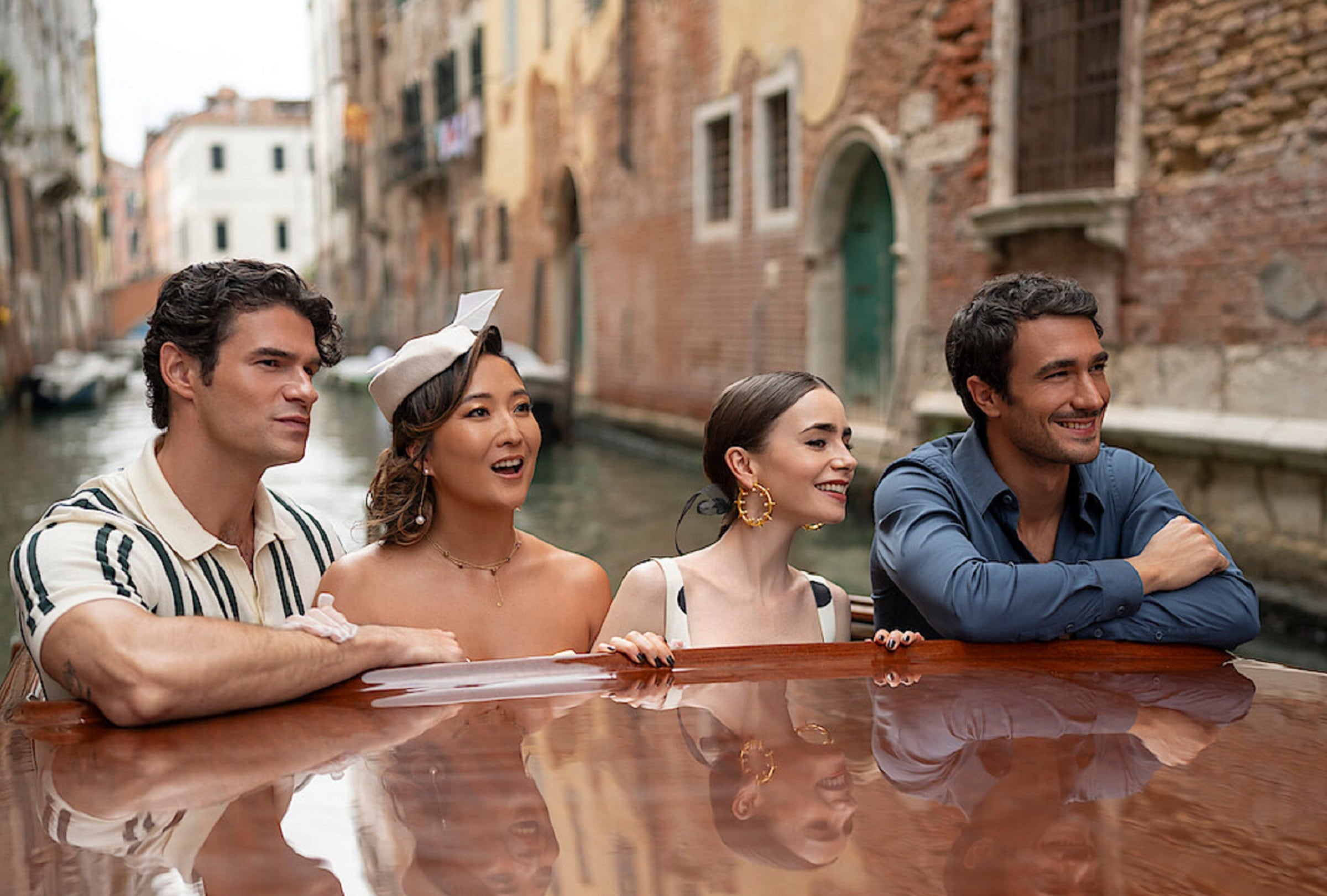 Nicolas (Paul Forman), Mindy (Ashley Park), Emily Cooper (Lily Collins) y Marcello (Eugenio Franceschini) en Venecia en la quinta temporada de "Emily in Paris" (Foto: Netflix)