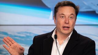 Musk pide a tribunal poder publicar tuits sobre Tesla sin validación de abogados