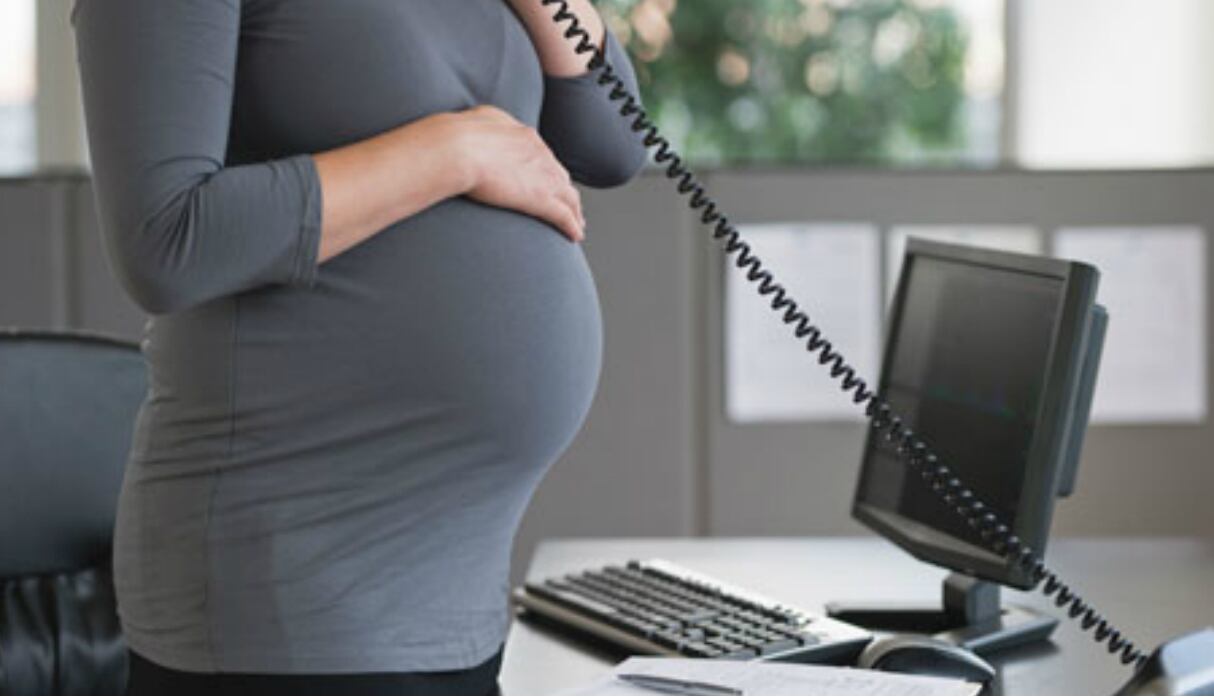 "Ambos proyectos de ley buscan incrementar las licencias vinculadas con la maternidad y paternidad, así como generar una mayor protección contra el despido de madres y padres trabajadores".