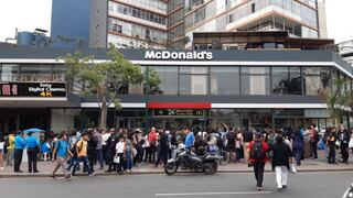McDonald’s: plantón en exteriores de local de Miraflores por muerte de dos jóvenes trabajadores 