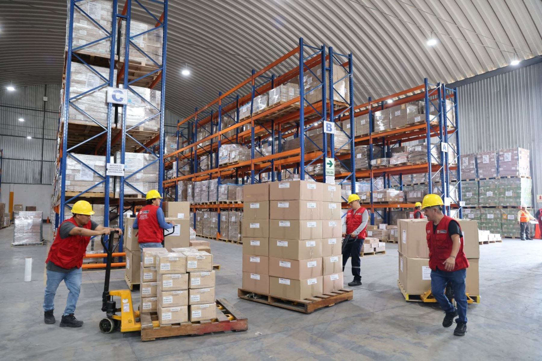 A la fecha, el Ministerio de Educación (Minedu) despachó más de 11.5 millones de materiales educativos de un total de 17 millones. Foto: Difusión /Andina.