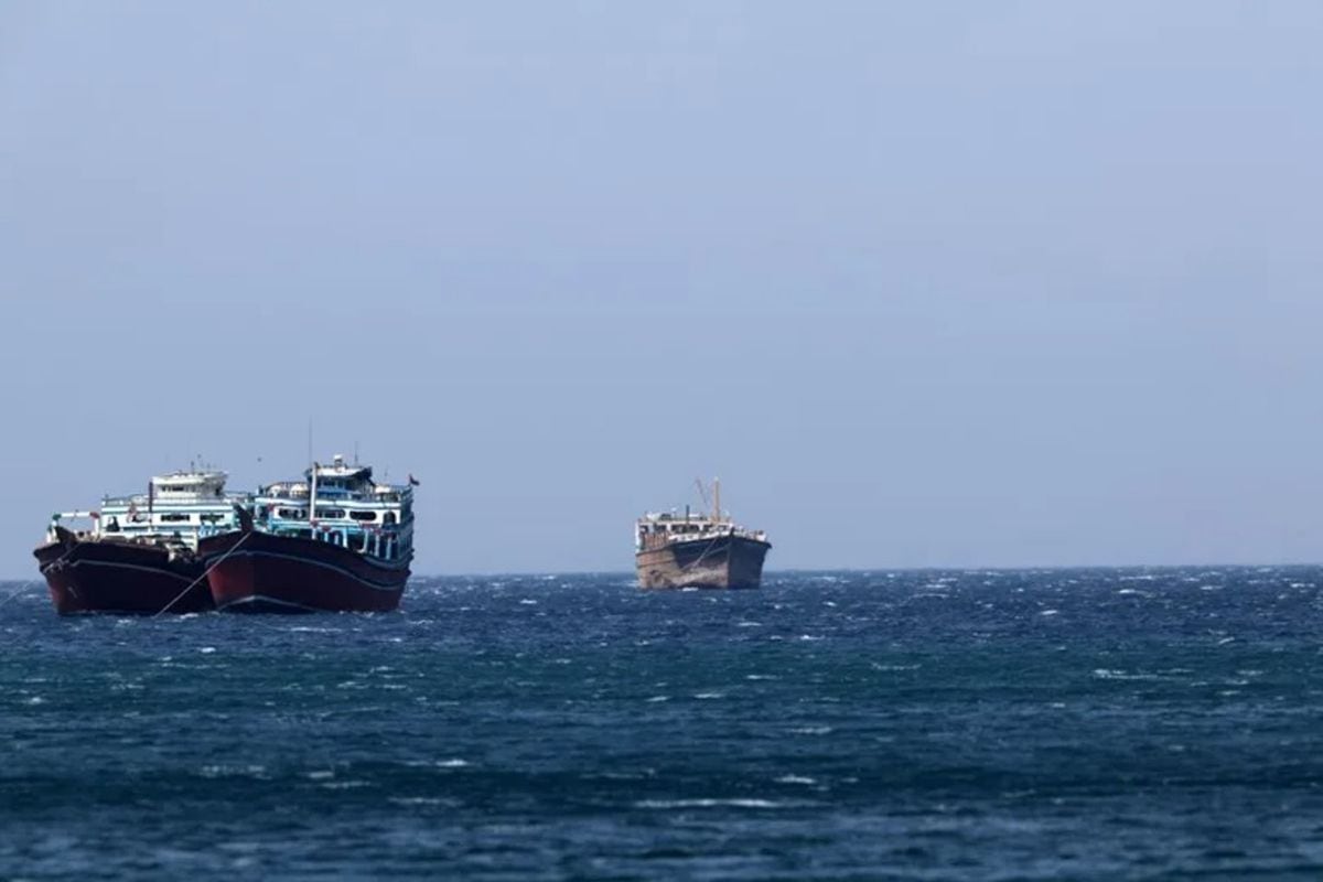 Imágenes de tres embarcaciones en las costas de Omán. Foto: EFE