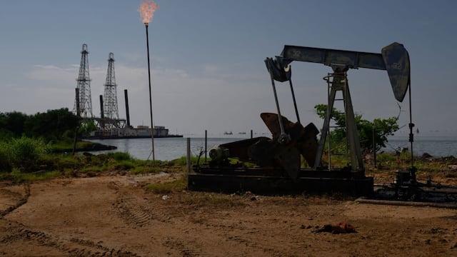 Nueva megafusión petrolera en EE.UU. choca con llamados a transición energética