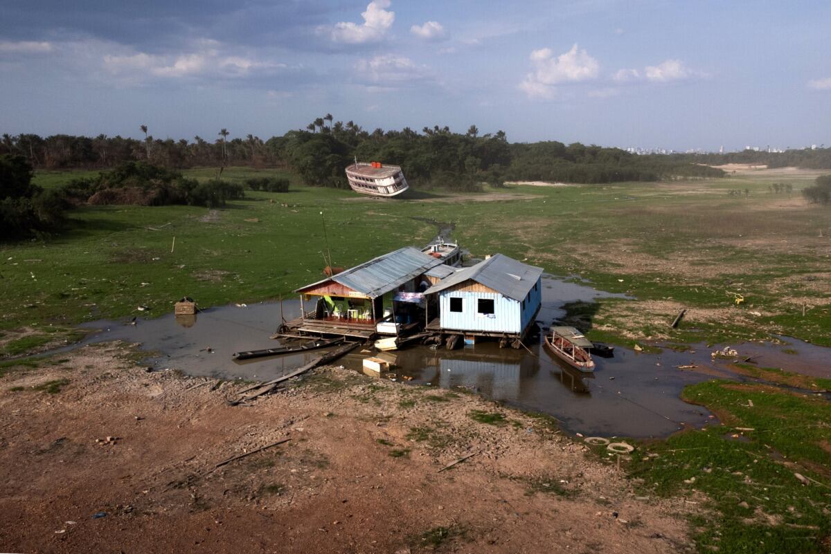 El nivel del agua del río Negro, principal afluente del Amazonas, se encuentra en su nivel más bajo desde 1902. (Foto: Bloomberg)