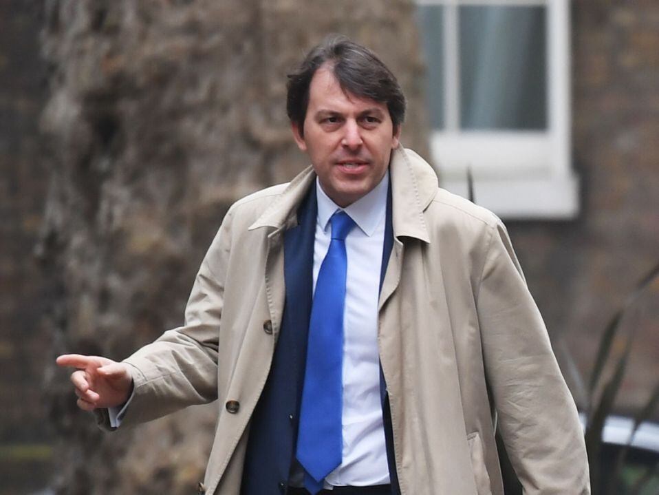 En una comparecencia en la Cámara de los Comunes (baja), el secretario de Estado del Ministerio del Gabinete, John Glen, señaló hoy que el Gobierno indemnizará con pagos adelantados de 210,000 libras (245,000 euros) a las víctimas que aún viven, antes de establecerse cuáles serás las indemnizaciones finales.