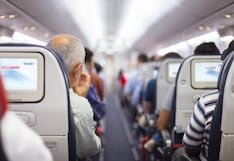 La pena por intentar abrir puertas de avión en pleno vuelo, ¿qué dice la ley en EE.UU.?
