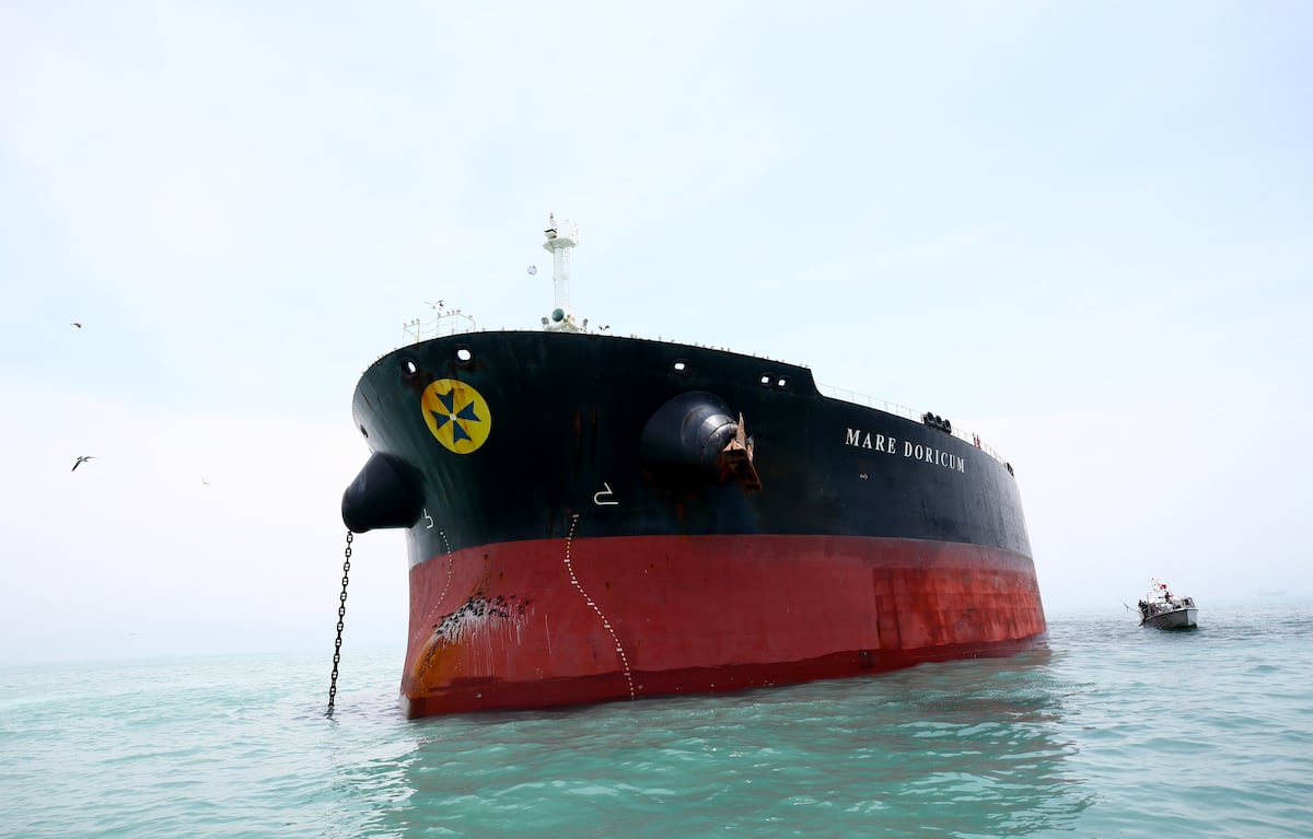 El Mare Doricum, enorme buque petrolero de 138 mil toneladas de capacidad, cuando comenzó la segunda quincena de enero encendió sus motores en el puerto de San Sebastián, en Brasil, para enrumbar hacia el Callao. (Foto: Minam)