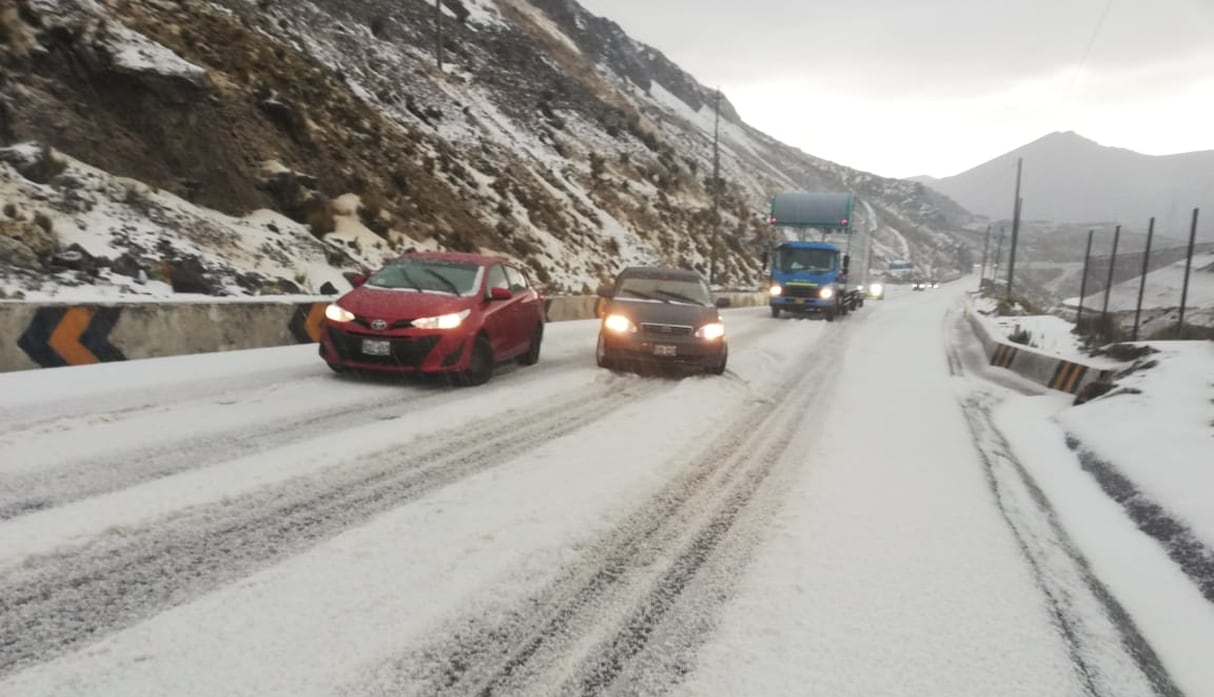 Reportan intensa caída de granizo. (Foto: Twitter / @DeviandesPeru)