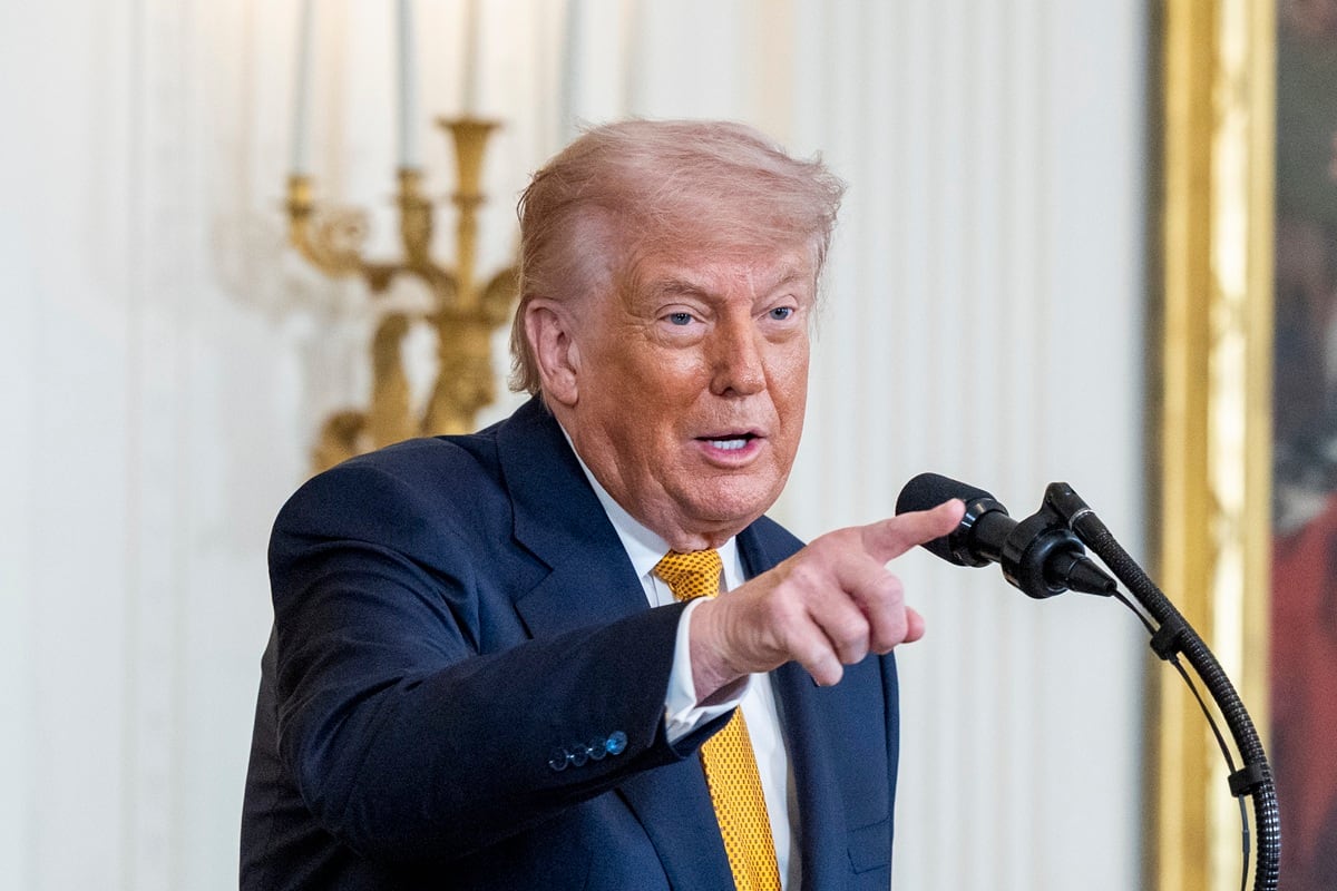 Trump ya anticipó su descontento con la respuesta de Irán en un mensaje en Truth Social en el que afirmó que Teherán lleva “golpeteando” casi medio siglo a Estados Unidos pero “no se reirá más” de su país. (EFE/EPA/SHAWN THEW)