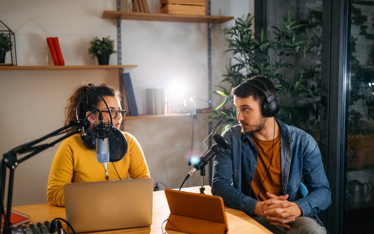 Los creadores de contenido financiero (finfluencers) forman parte de la difusión de la información bursátil. (Autor:mixetto/ Fuente:Getty Images-iStock)