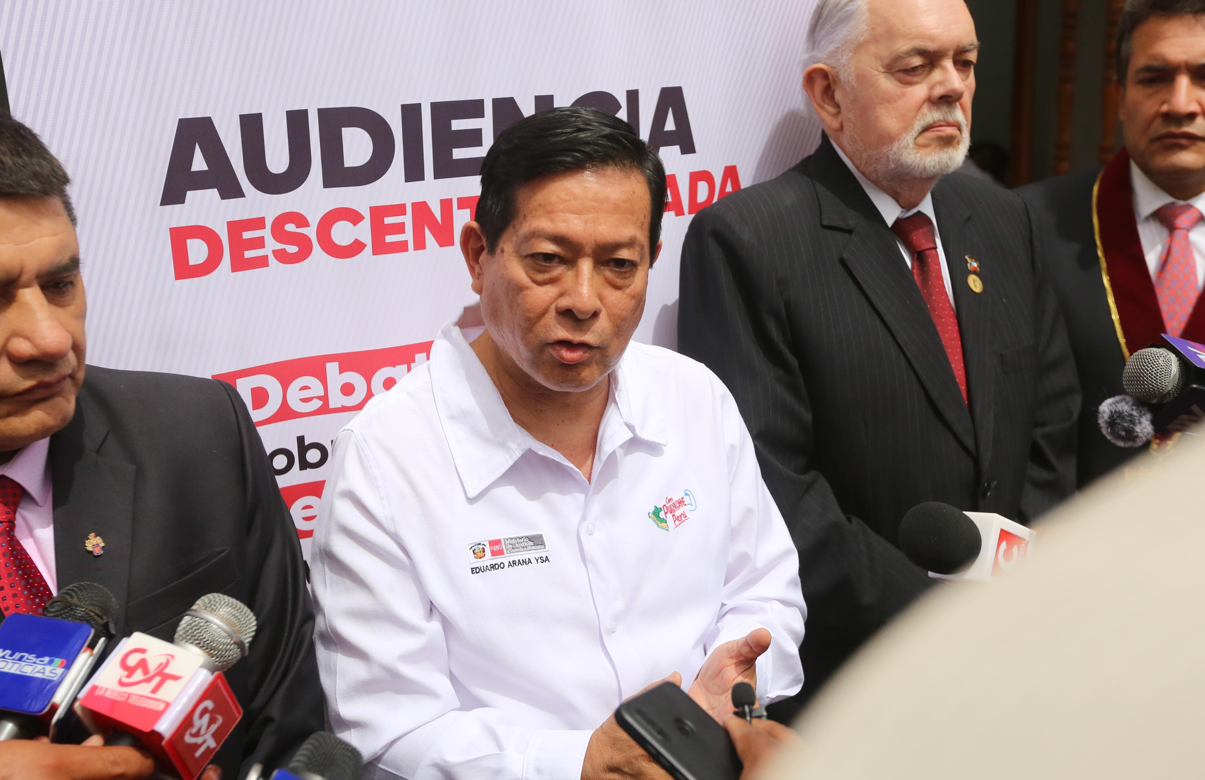 El ministro de Justicia, Eduardo Arana, participó en un debate en Arequipa sobre la viabilidad de la aplicación de la pena de muerte para violadores. Foto: Leonardo Cuito.