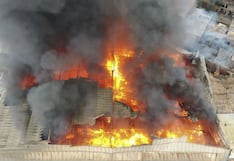 Puente Piedra: incendio consume almacén de productos de reciclaje