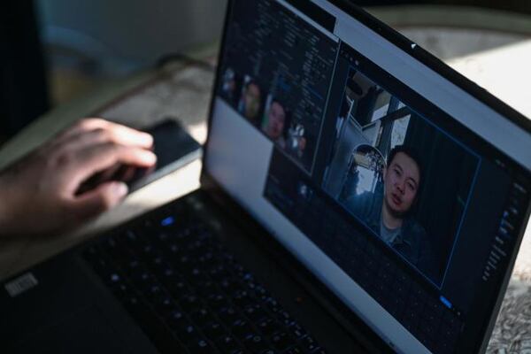 Zhang Zewei, fundador de la firma de inteligencia artificial Super Brain, que se especializa en réplicas digitales de los muertos. Foto: AFP