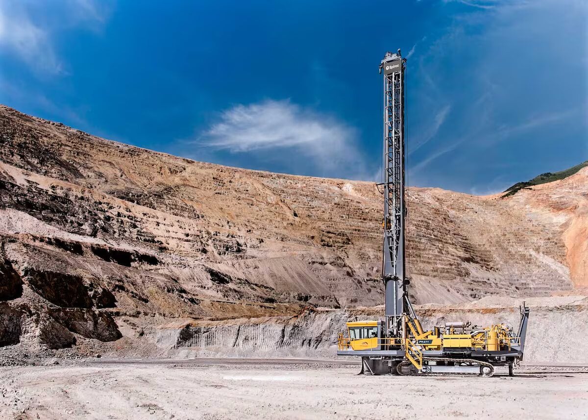 El proyecto Esperanza se encuentra en una fase de exploración inicial de cobre y molibdeno en el sur del Perú, con 8,600 ha de concesiones 100% de DLP Resources.