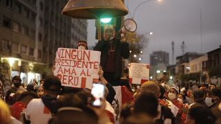 Colapso de presidencias en Perú refleja problema latinoamericano más grande