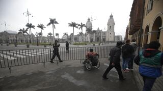 Plaza de Armas luce con rejas ante convocatoria de marcha en Lima