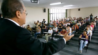 Congreso insiste en incluir a jefes de práctica en la carrera docente universitaria