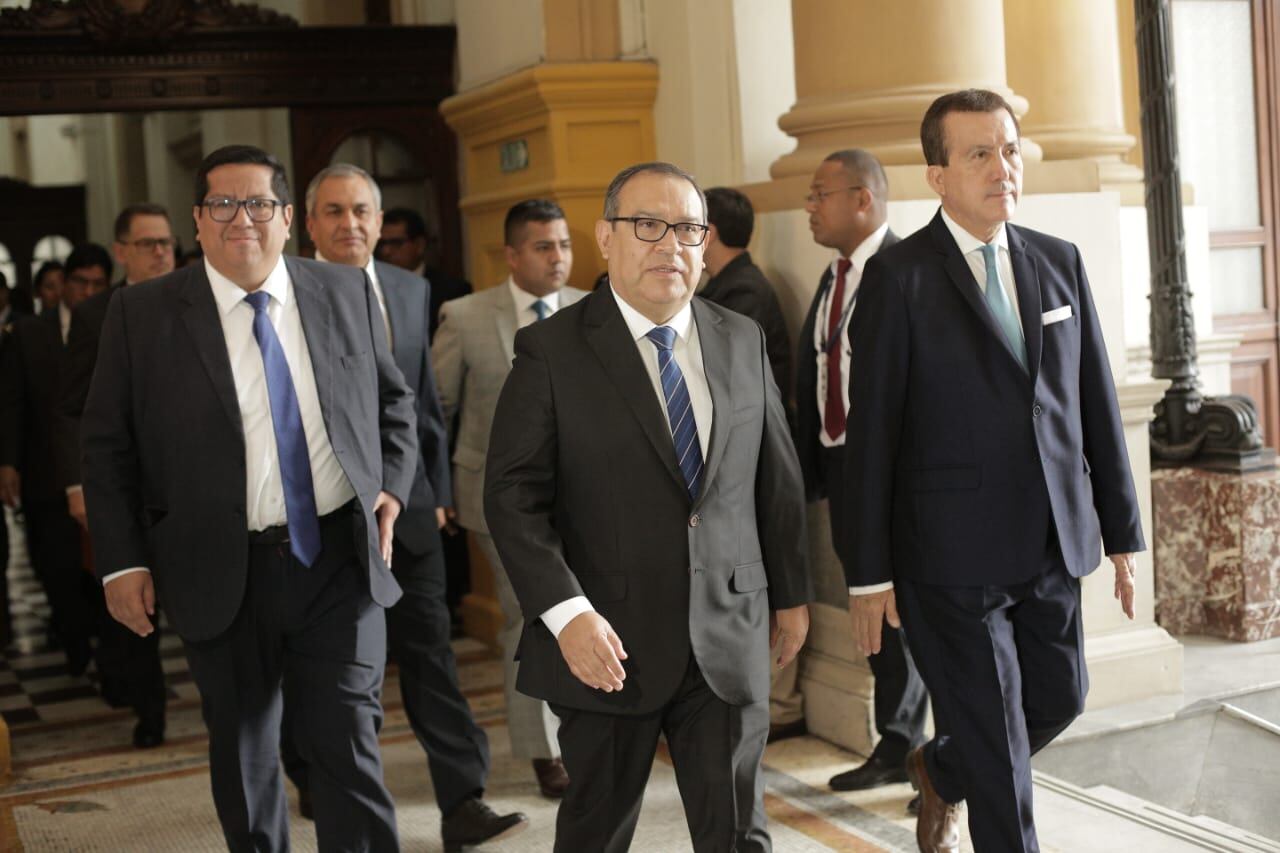 Alberto Otárola se reunió con la Mesa Directiva del Congreso. Foto: GEC