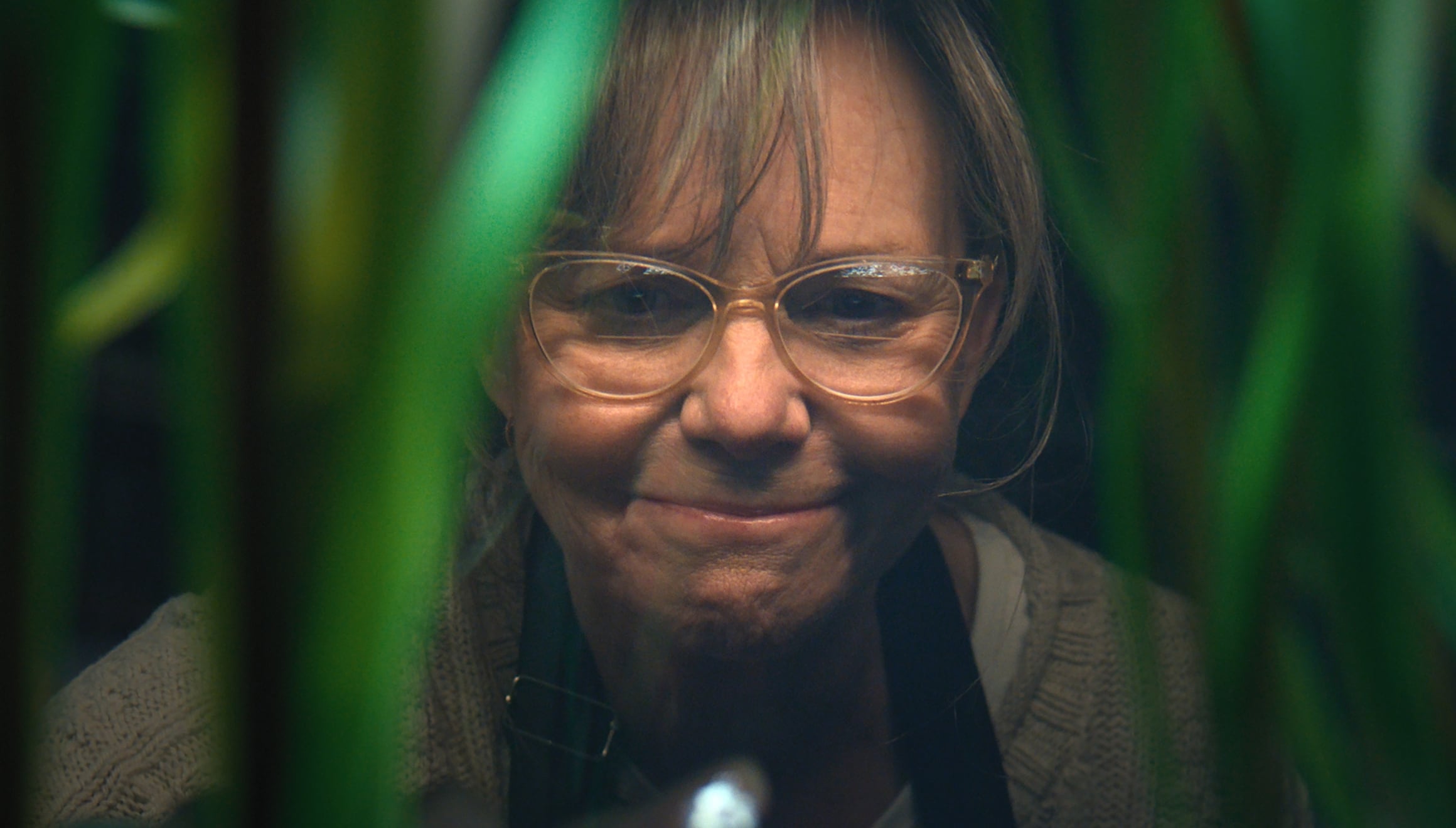 La actriz Sally Field como Tova en una escena de la película "Criaturas luminosas" (Foto: Netflix)