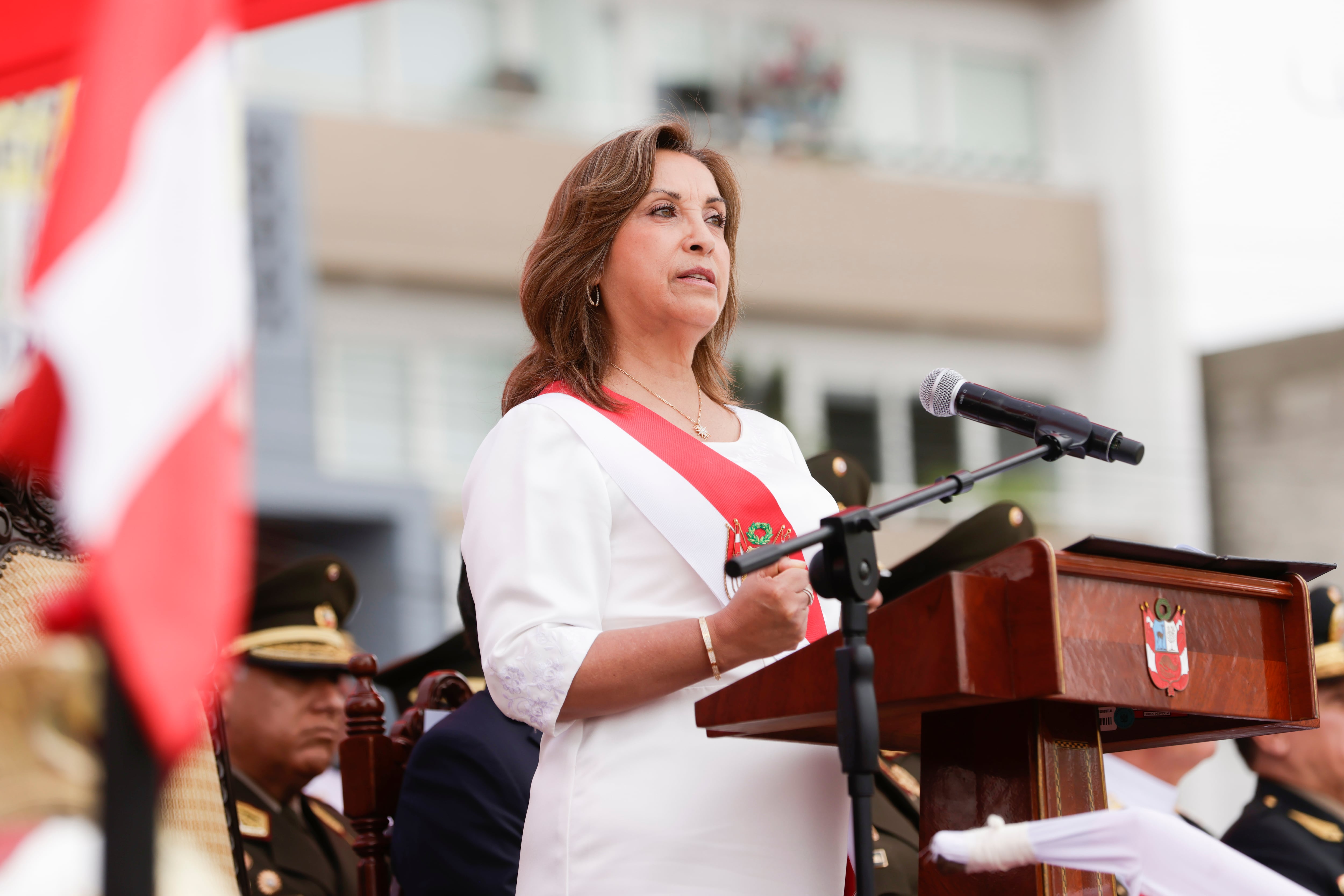 Boluarte participó del izamiento del Pabellón Nacional en la Plaza de la Bandera, en Pueblo Libre.