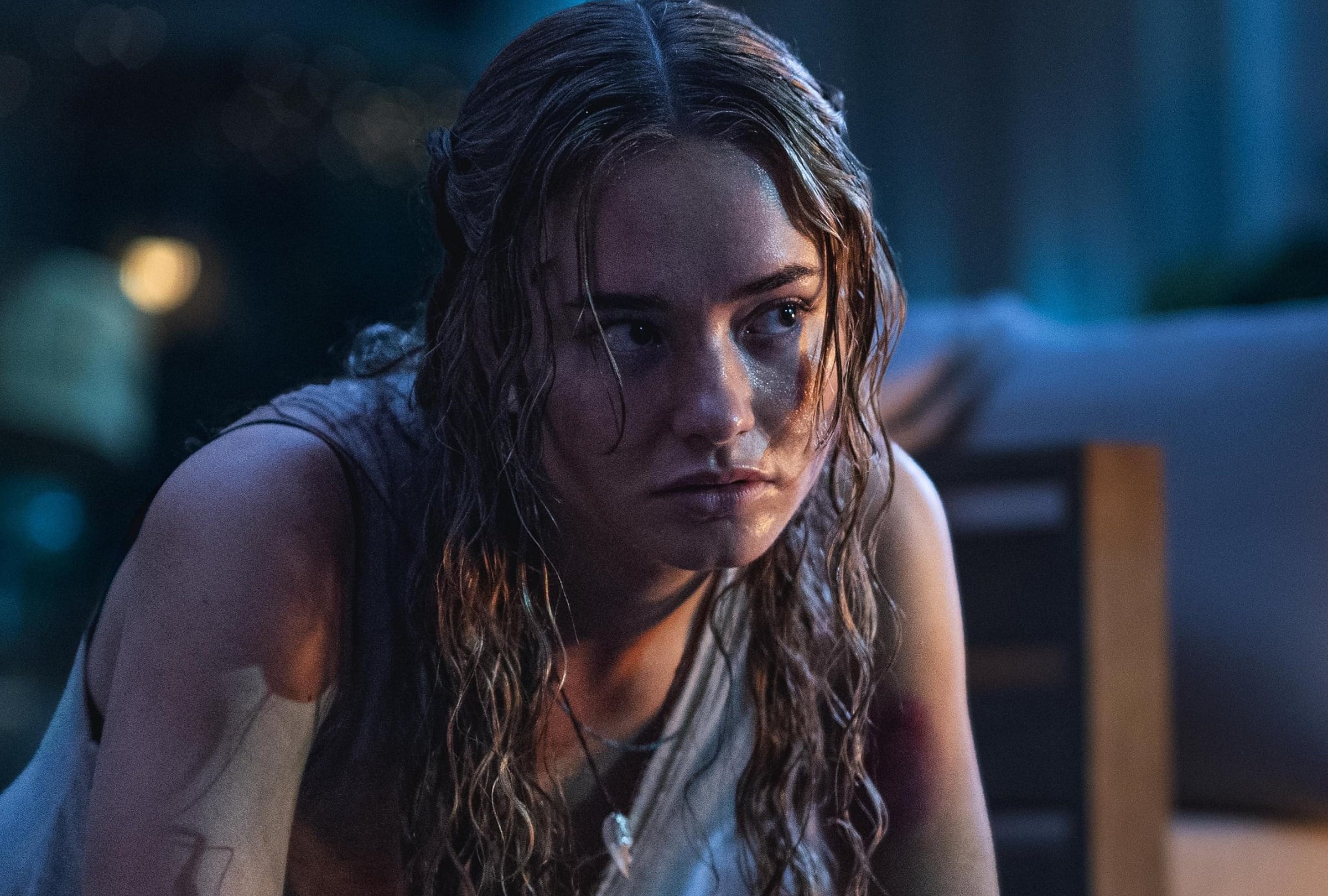 Johnny Sequoyah lidera el elenco de la película de terror "Primate", donde interpreta a Lucy, la joven que cuida del chimpancé (Foto: Paramount Pictures)