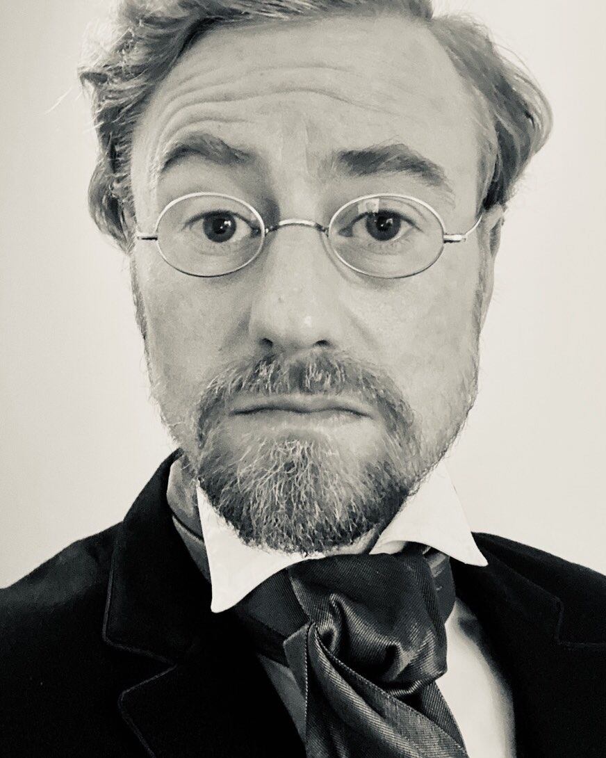 El actor Eric Bouwer compartió una instantánea caracterizado como el Dr. Fritsch de "La emperatriz" en sus redes sociales (Foto: @ericbouwer / Instagram)