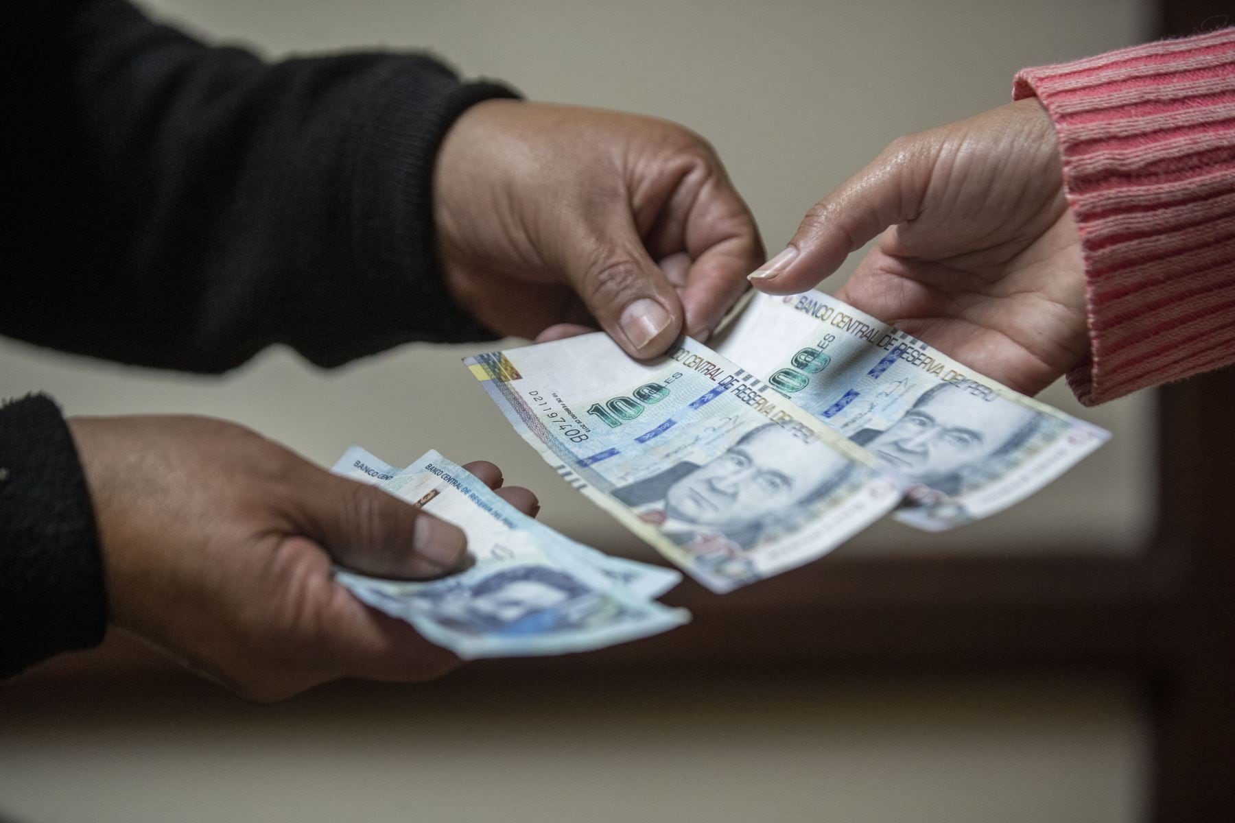 Los ingresos ajustados a la inflación se recuperaron en el sector público, pero no en las empresas privadas. (Imagen: Andina)